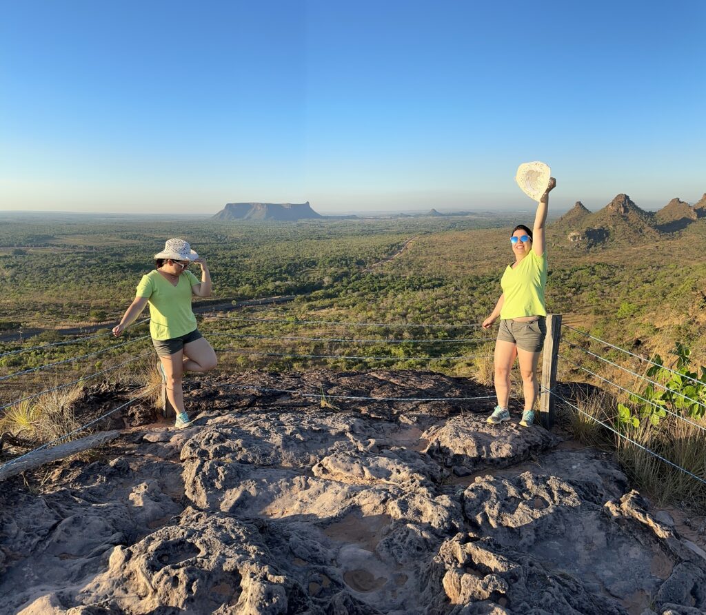 Vista de um dos mirantes da Chapada das Mesas com o Morro do Chapéu ao fundo