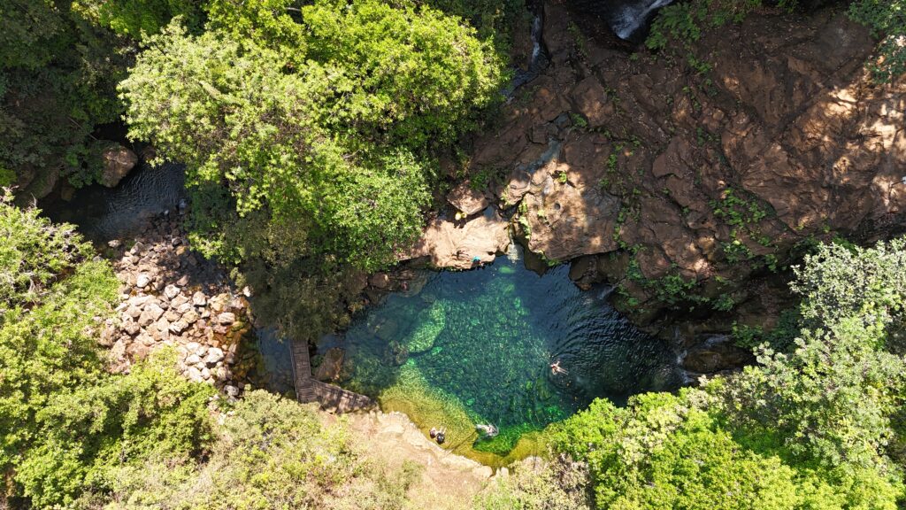 Poço Azul visto do inicio da trilha